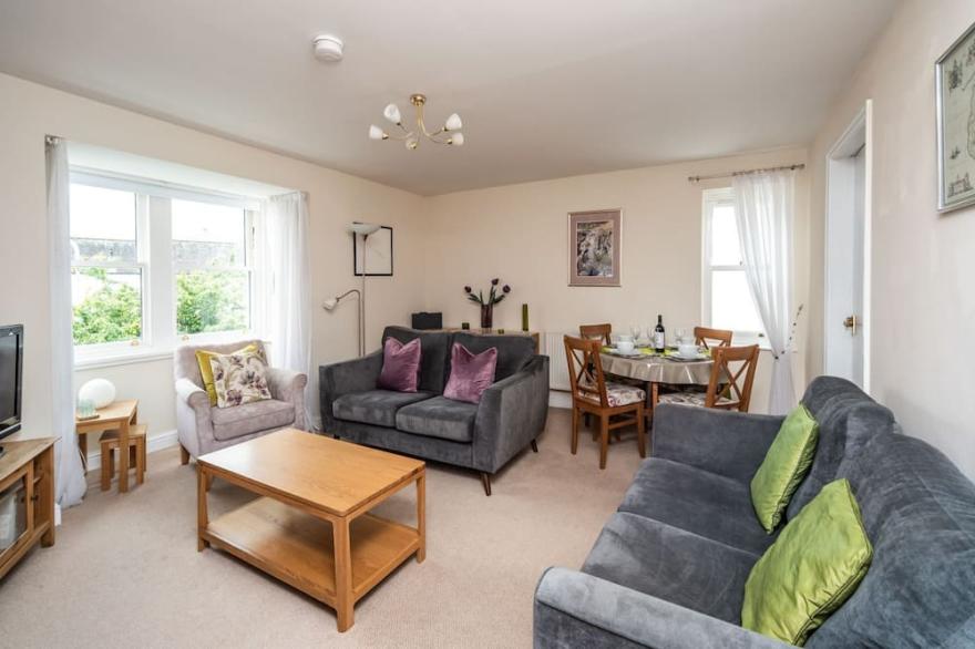 Coledale -  an apartment that sleeps 4 guests  in 2 bedrooms