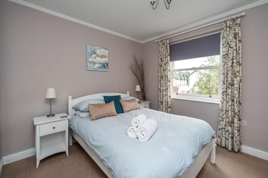 Coledale -  an apartment that sleeps 4 guests  in 2 bedrooms