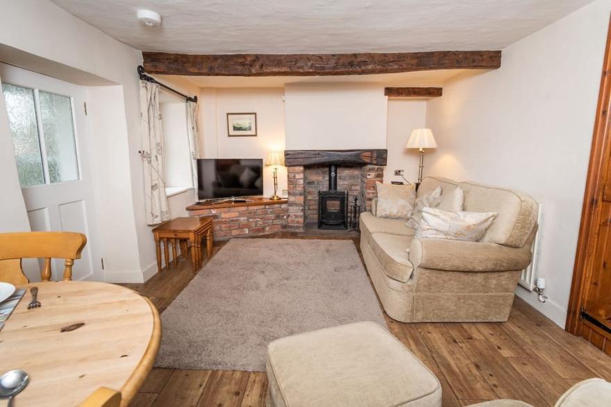 Jasmine Cottage -  a cottage that sleeps 2 guests  in 1 bedroom