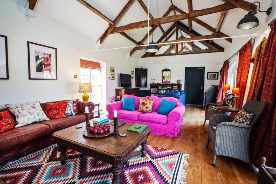 Luxury Eco-heated Country House, Walled Garden, Games Barn/Gym & Hot Tub