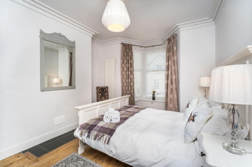 5 The Townhouses -  a house that sleeps 8 guests  in 4 bedrooms