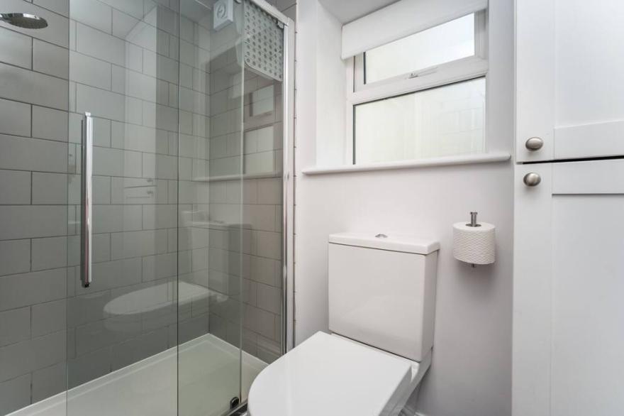 5 The Townhouses -  a house that sleeps 8 guests  in 4 bedrooms