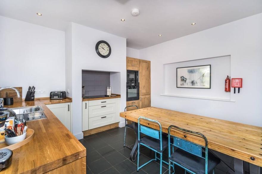 5 The Townhouses -  a house that sleeps 8 guests  in 4 bedrooms