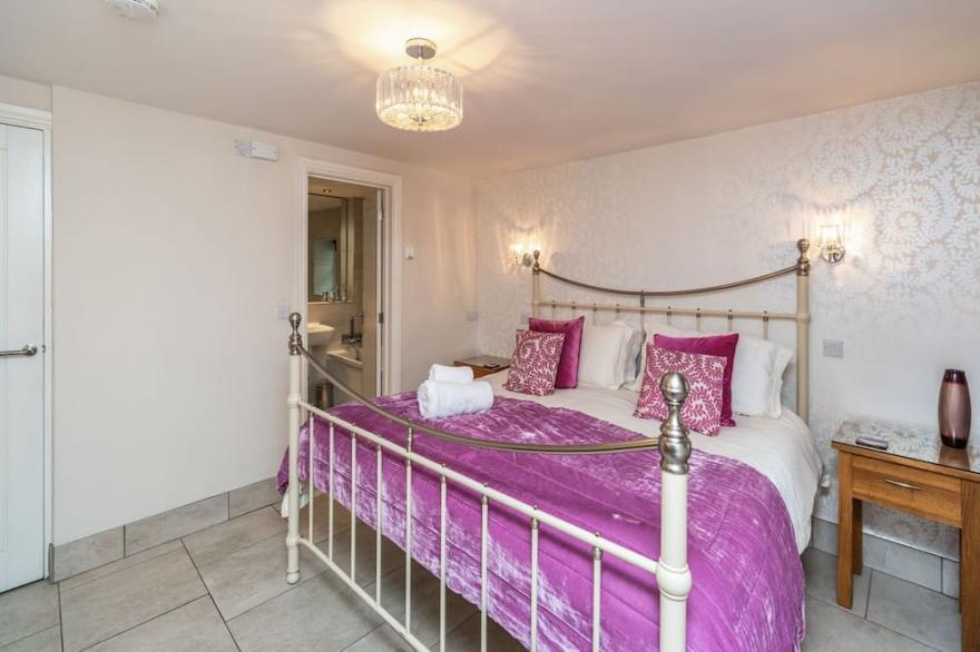 Bridge Mews -  a mew that sleeps 2 guests  in 1 bedroom