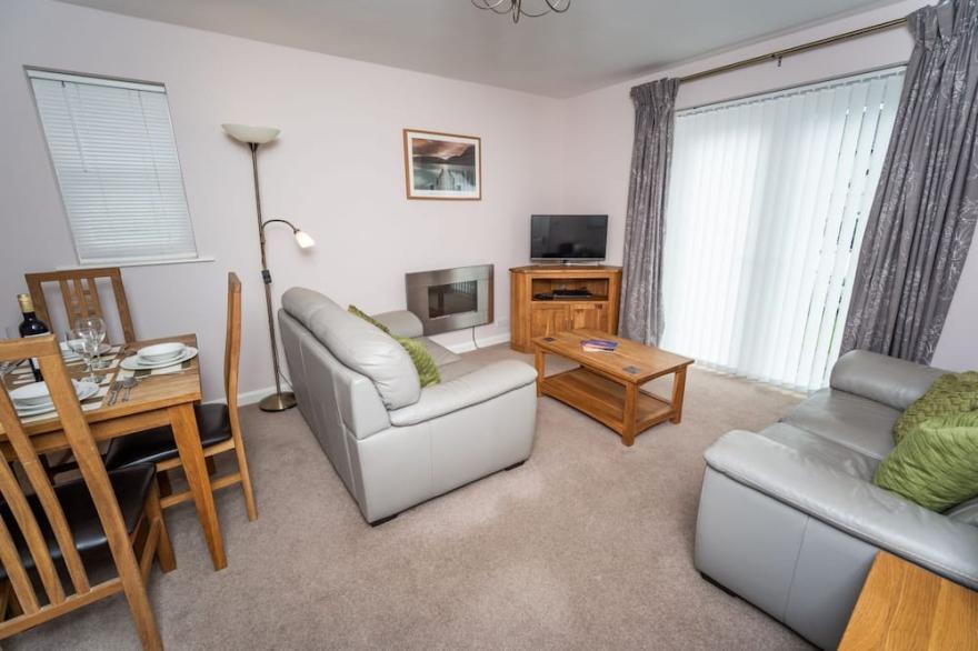 Elm Cottage -  a cottage that sleeps 4 guests  in 2 bedrooms