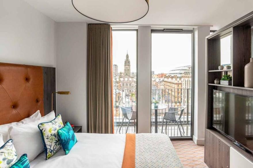 PENTHOUSE STUDIO WID FANTASTIC VIEWS OVER GLASGOW CITY CENTRE