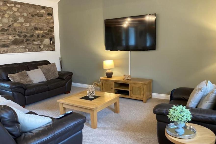 Cragside Cottage -  a cottage that sleeps 7 guests  in 4 bedrooms