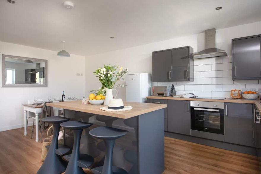 Cynibre -  a house that sleeps 6 guests  in 3 bedrooms