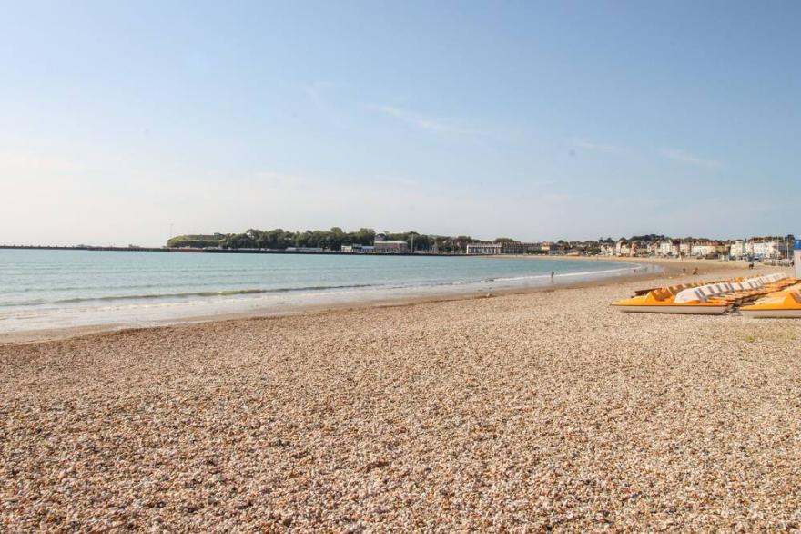 MELBURY HOUSE, romantic, character holiday cottage in Weymouth