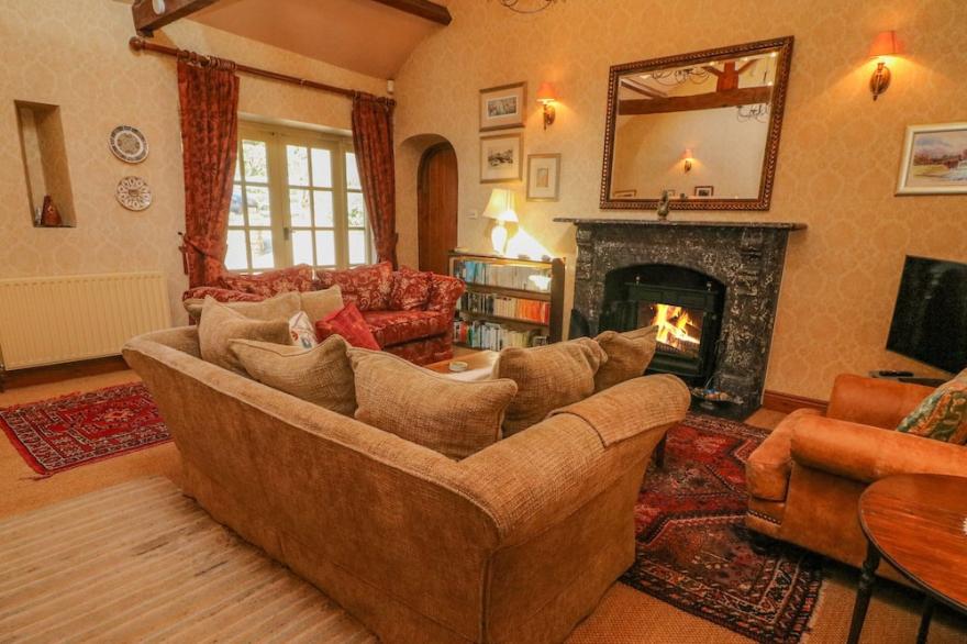 EASBY COTTAGE, pet friendly, character holiday cottage in Richmond