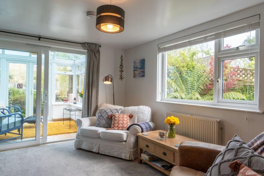 Tinners Rest, ground floor apartment sleeping 4, with parking and conservatory