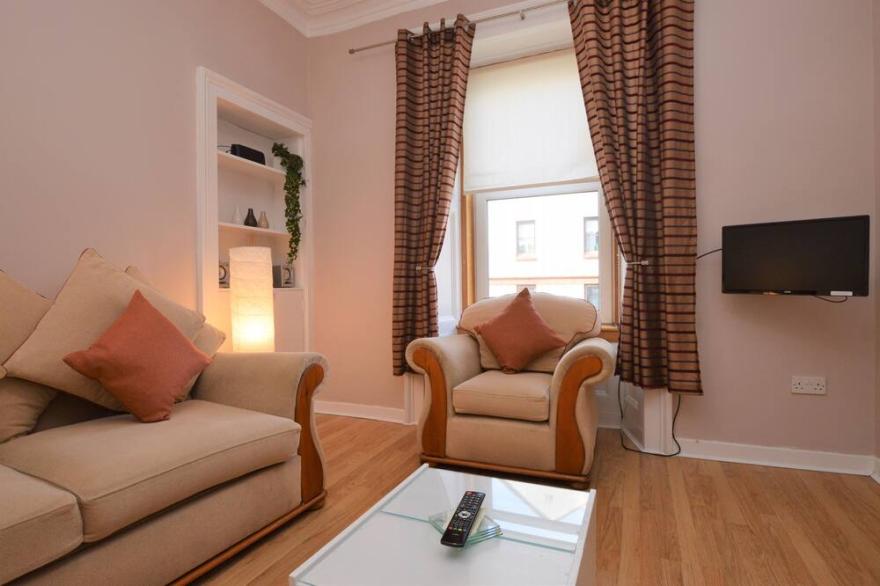 Keek Oot at 73, upper apartment on Main St, value for money. Pet friendly.