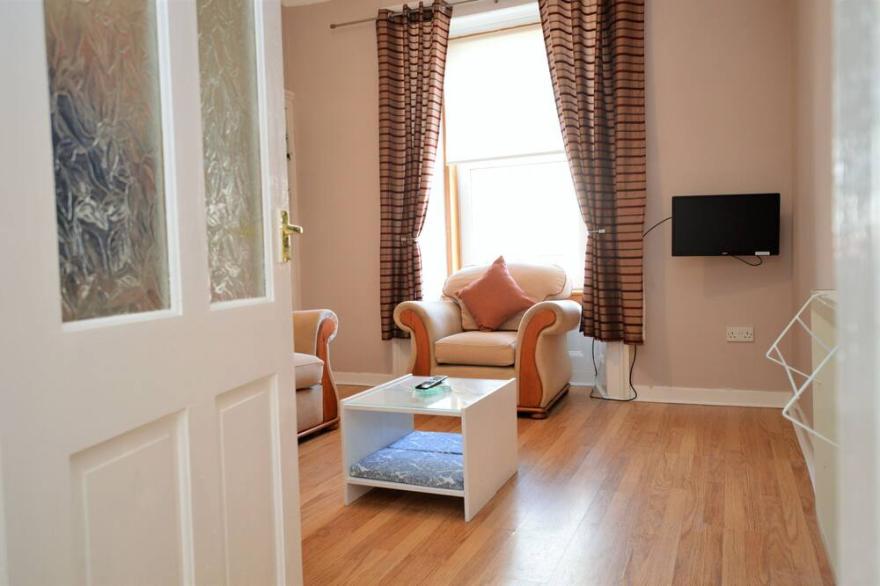 Keek Oot at 73, upper apartment on Main St, value for money. Pet friendly.