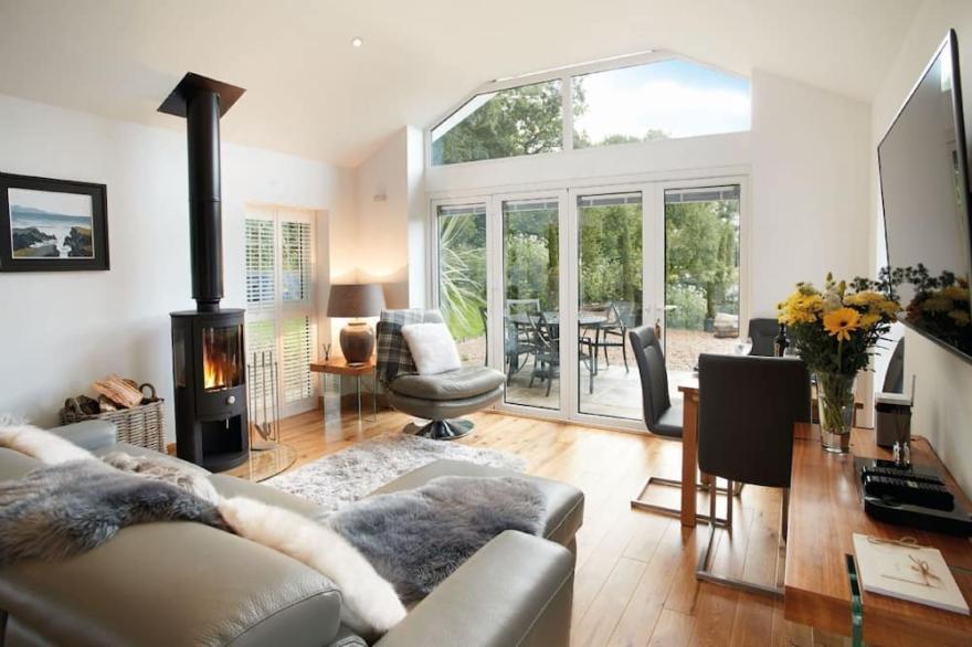 Nos Da is a contemporary cottage sleeping four offering the ideal tranquil escape in South Wales.