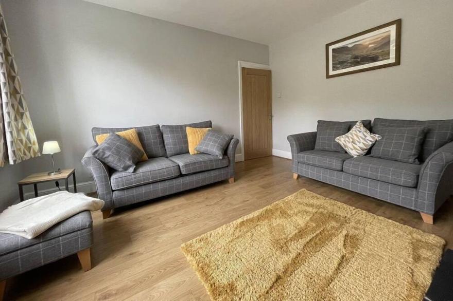 Glenderamackin Cottage -  a house that sleeps 4 guests  in 2 bedrooms