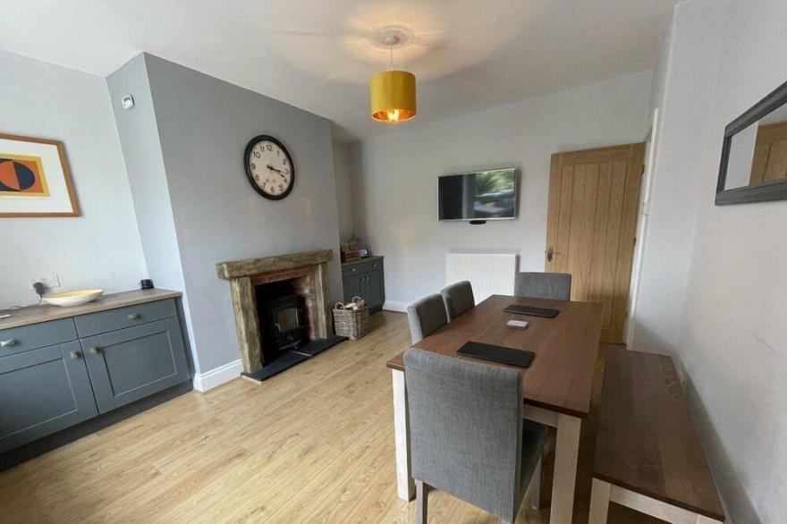 Glenderamackin Cottage -  a house that sleeps 4 guests  in 2 bedrooms