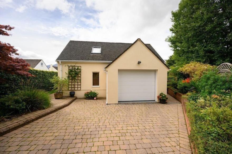 Crosthwaite Gardens -  a house that sleeps 6 guests  in 3 bedrooms