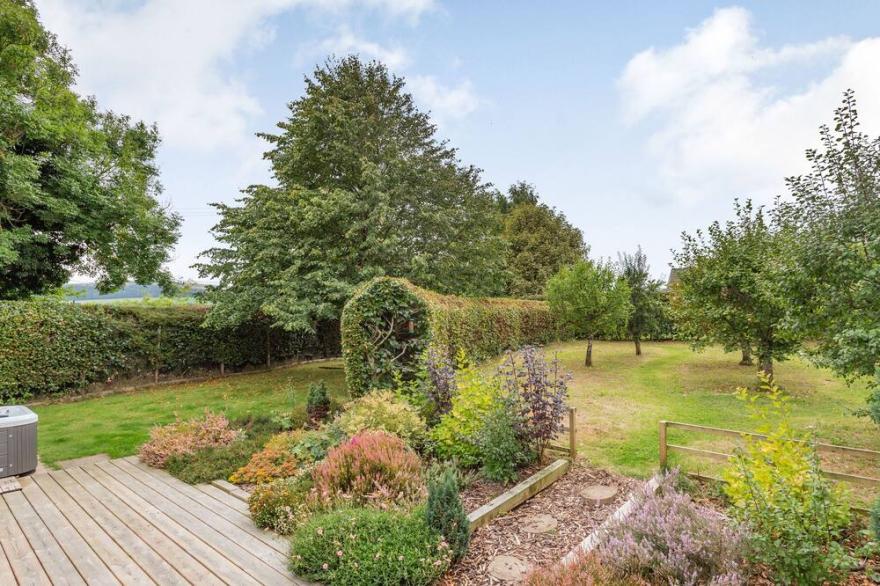 RALSTON BOTHY, pet friendly, luxury holiday cottage in Blairgowrie
