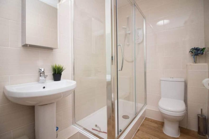 StayZo Serviced Accommodation 16 Premier Lodge