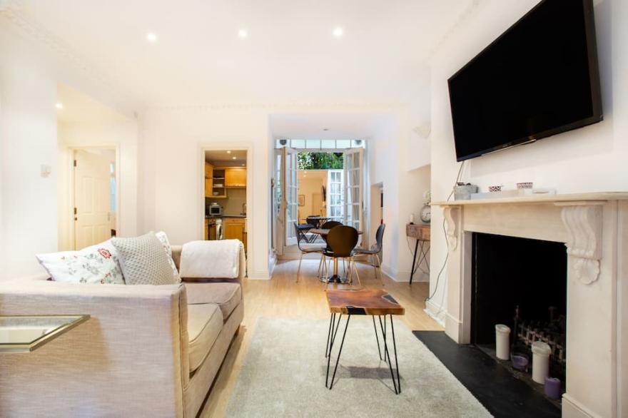 This serviced apartment is a 1 bedroom(s), 1 bathrooms, located in Greater London, England.