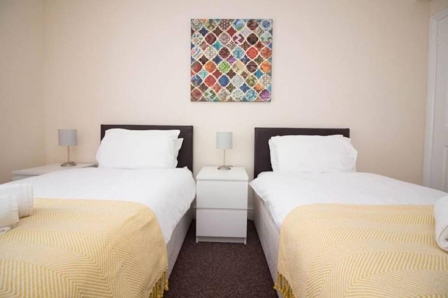StayZo Penthouse Accommodation 2- Premier Lodge