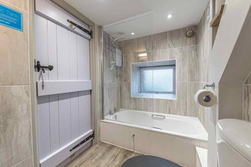 Pass the Keys | Little two bed two bath amazing views parking