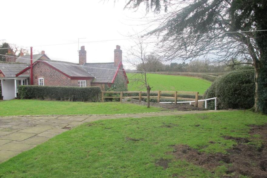 Virginia Rose, Estate Cottages