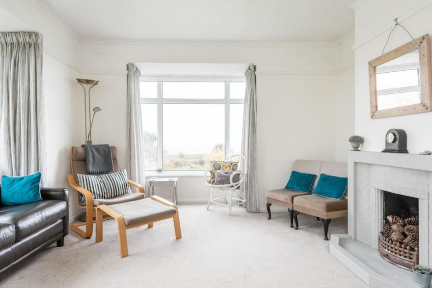 Oakdene is a spacious bungalow surrounded by countryside and a short drive to Bude