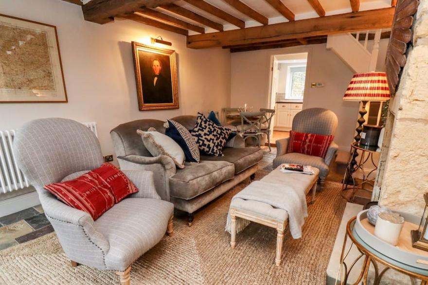 LITTLE LAMB COTTAGE, family friendly in Chipping Campden