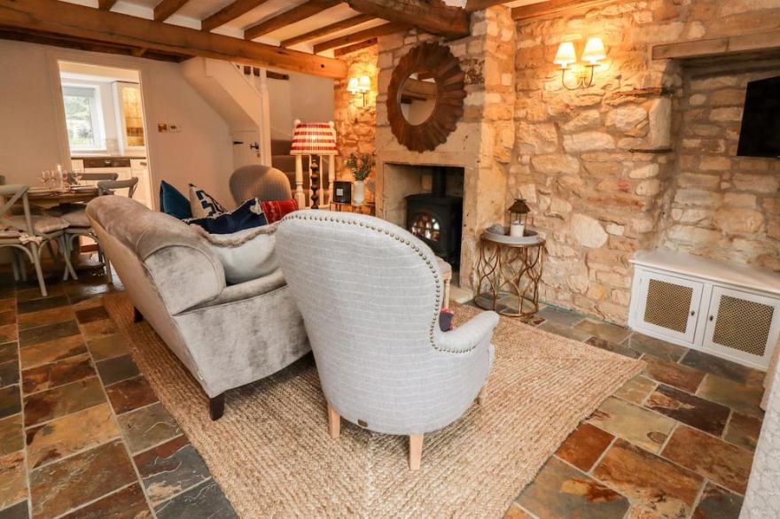 LITTLE LAMB COTTAGE, family friendly in Chipping Campden