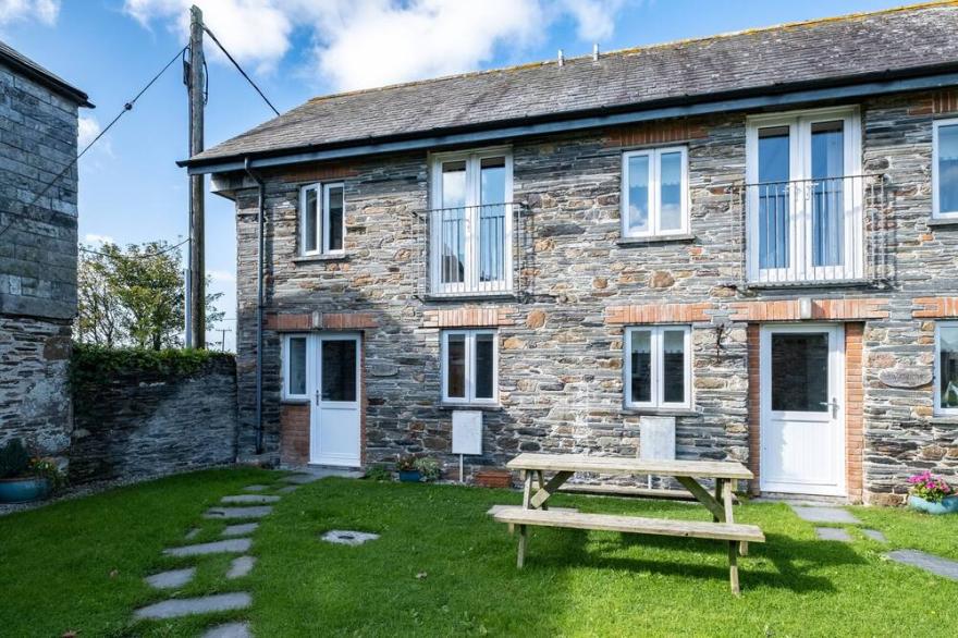 STABLE COTTAGE, pet friendly, with a garden in Port Isaac