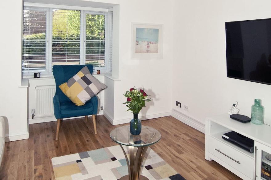 Exquisite Luxury; One Stop to London Bridge.