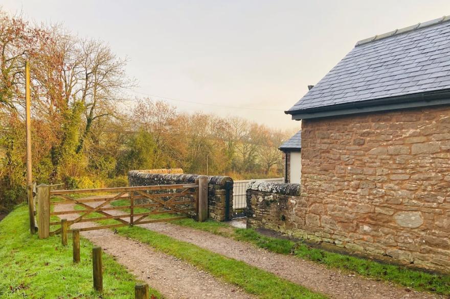 Stylish, Rural Apartment With Amazing Views