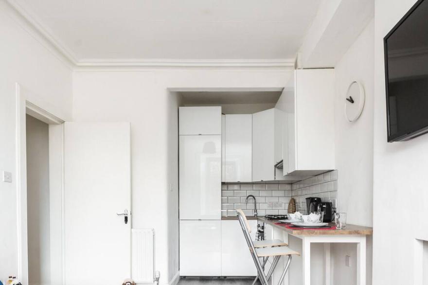 Lovely Modern Apartment at the Shore