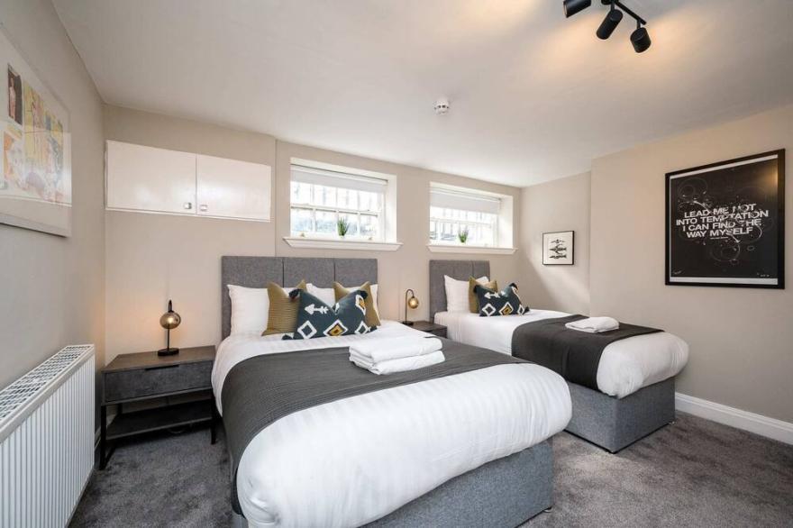 Host Apartments | Picasso's Place I