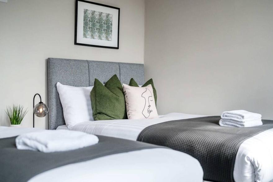 Host Apartments | Picasso's Place II