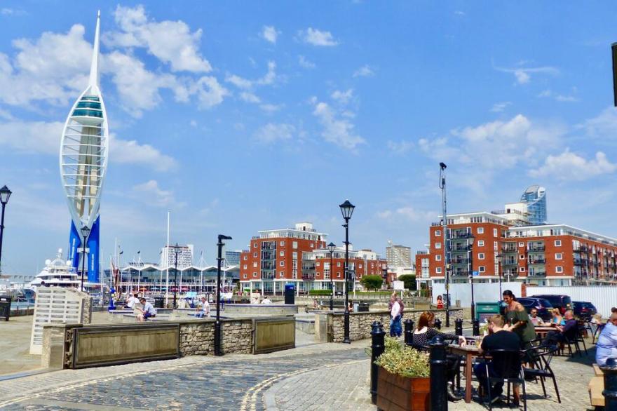 One bedroom balcony apartment with allocated parking close to Gunwharf Quays