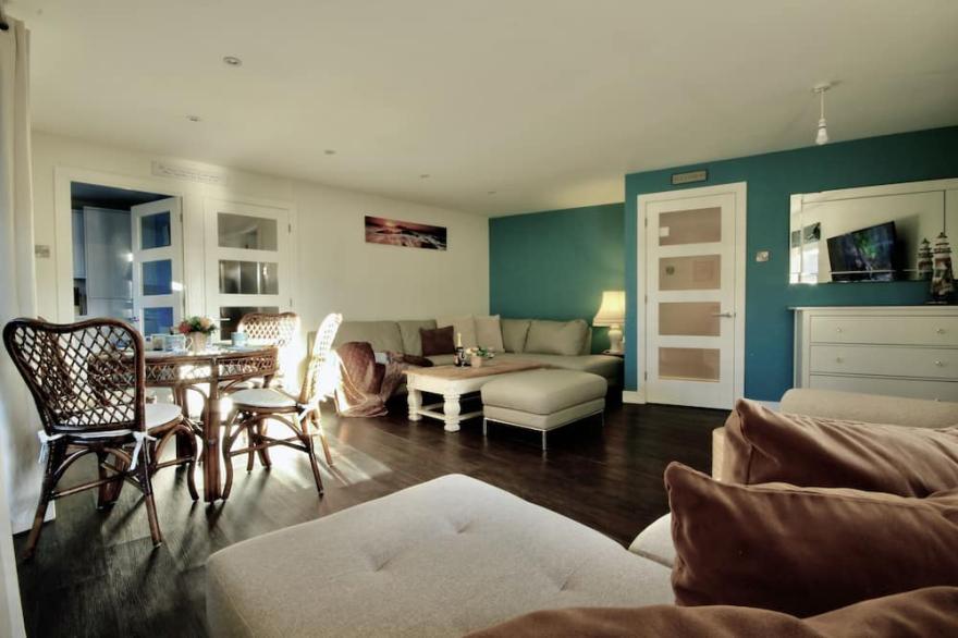 One bedroom balcony apartment with allocated parking close to Gunwharf Quays