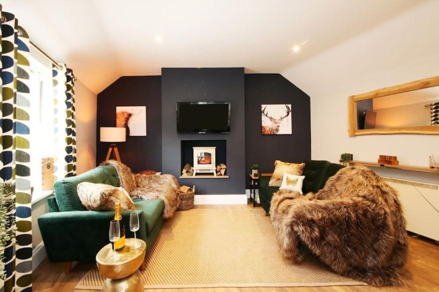 The Holgate Snug - sleeps 4 guests  in 2 bedrooms