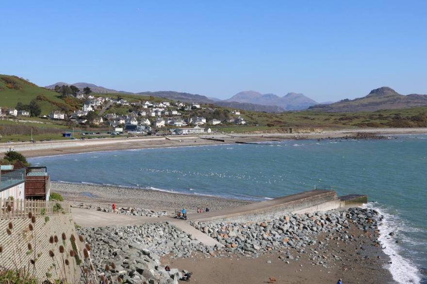 MORLAIS, pet friendly, country holiday cottage in Criccieth