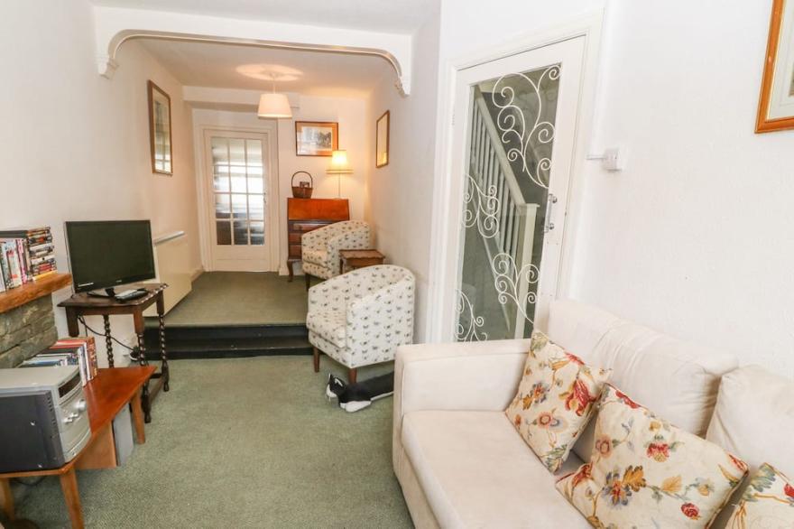 MORLAIS, pet friendly, country holiday cottage in Criccieth