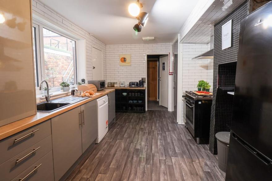SENNA ROCKS, pet friendly, character holiday cottage in Scarborough