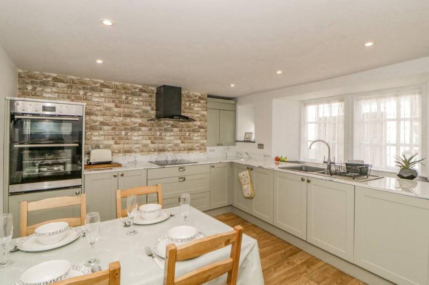 26 KING STREET, pet friendly, with open fire in Tavistock