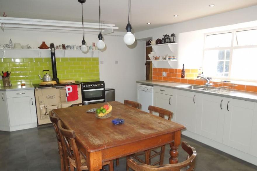 Spacious 600 Year Old Farmhouse, On The Rugged North Cornwall Coast