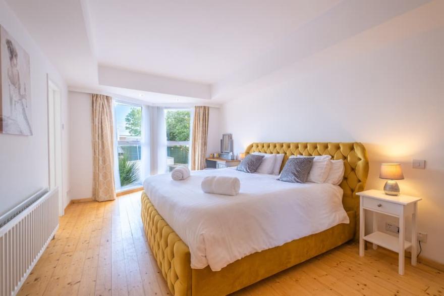 Port Tara Holiday Home, close to Portballintrae Harbour and the Giant's Causeway