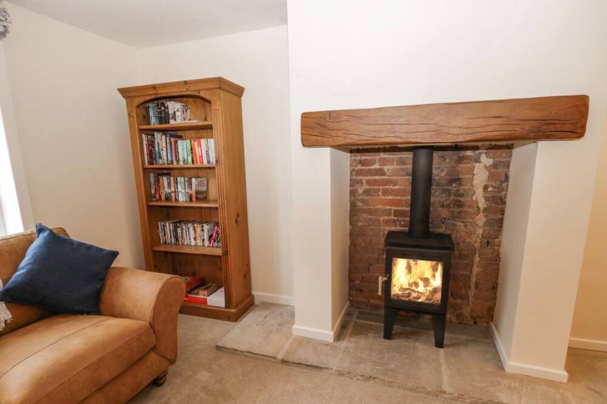 THE GROOM’S COTTAGE, character holiday cottage in Market Weighton