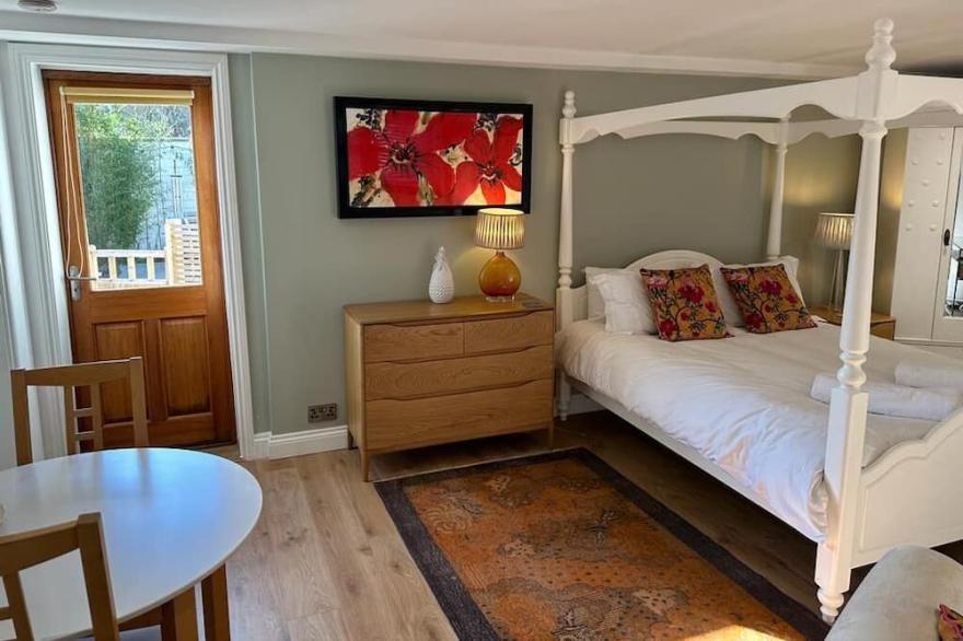Goatchers Cottage in heart of Findon village