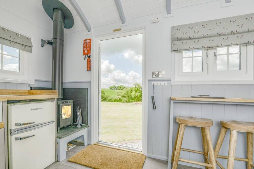 FREDERICK, pet friendly, character holiday cottage in Ashwater