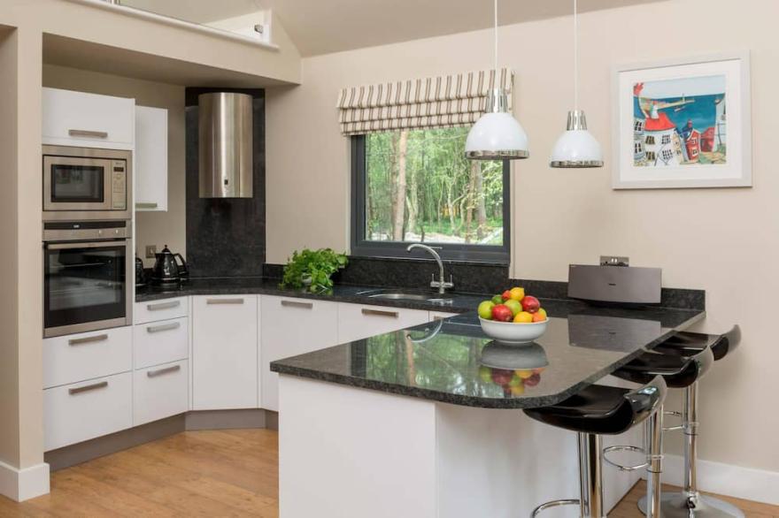 BRACKEN HOWE LODGE, family friendly, with hot tub in Whitby