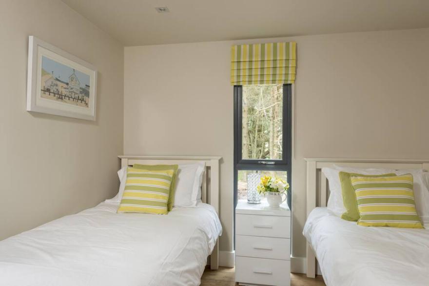 BRACKEN HOWE LODGE, family friendly, with hot tub in Whitby